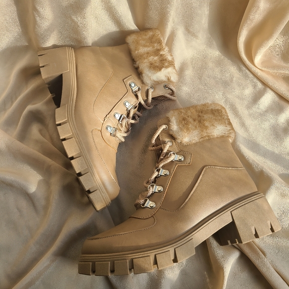 Shoes - 🚨FEW PAIRS LEFT// Faux fur lined Tan boots